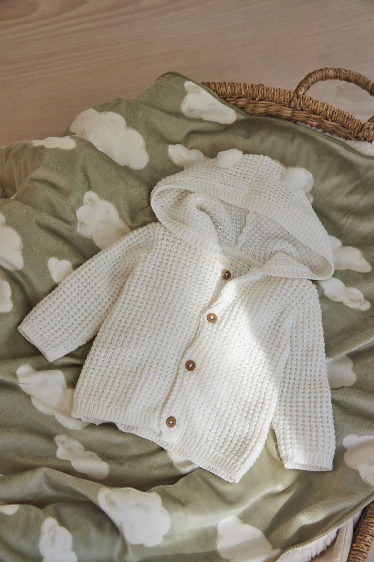 23_MFL_location_17_neutral_knit_hoodie_0333